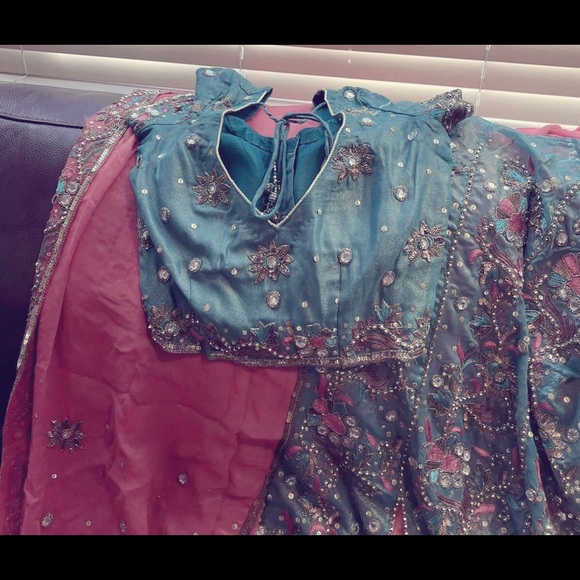 Bridal sequined shimmer georgette embroidered lehenga saree - Picture 4 of 6